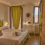 Casa de hóspedes Perla Del Borgo 3*